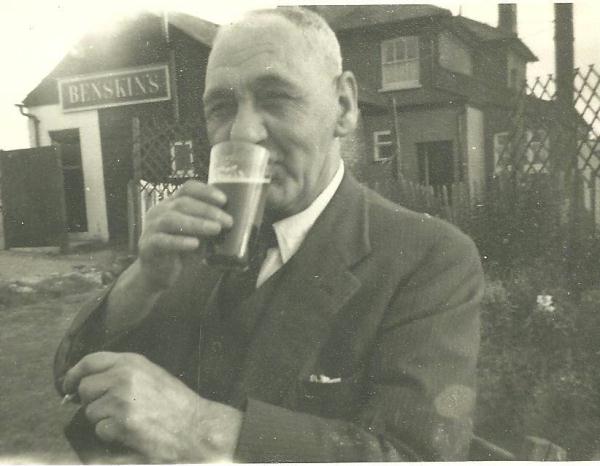 Jos Taylor's last pint at Eaton Bray