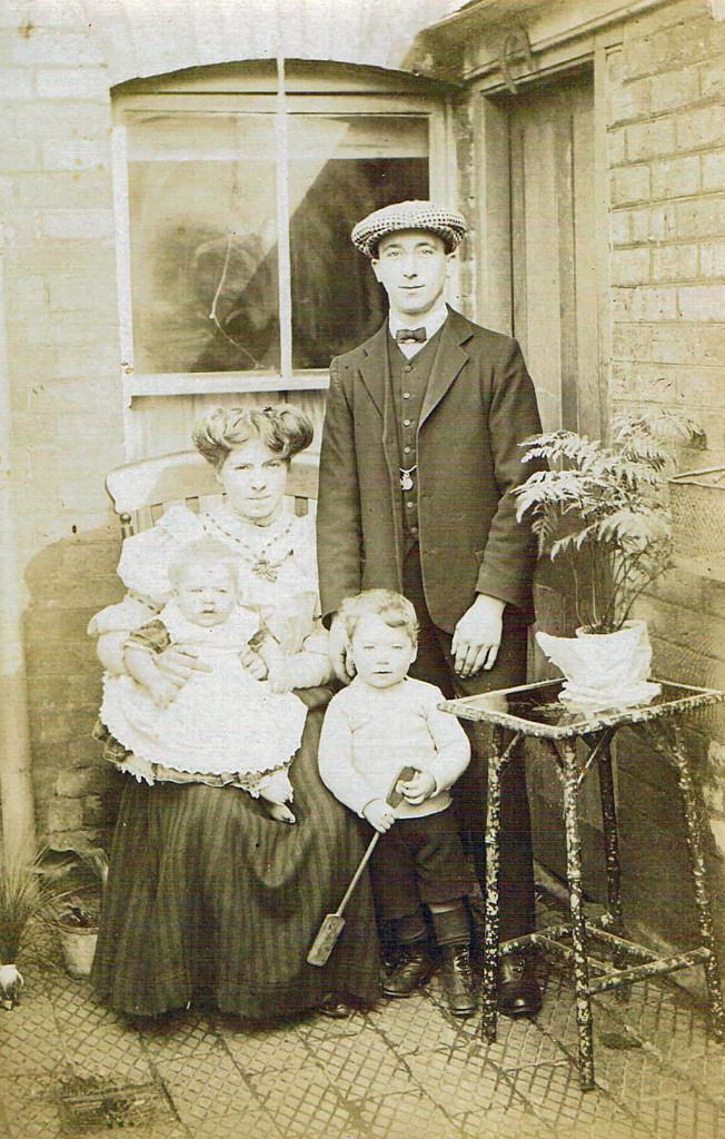 Peter and Ethel with sons, PeterJnr and Victor. Luton late 1909.