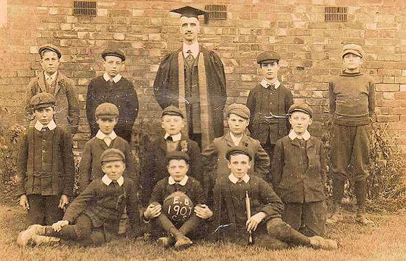 Eaton Bray School Football Team 1907<br />Back Row: Sid Gadsden, Fred Bates, William Peters Paddock, Dick Lugsden, Archie Horton<br />Middle Row: Bill Neville, ????? Janes, Abel Groom, Banty Clarke, Fred Tooley<br />Front Row: Ernie Weedon, Johnny Pratt, Cyril Meakins (click to view full photo)